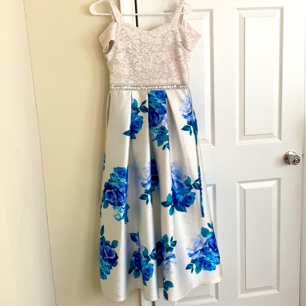 cut shoulder flower dress